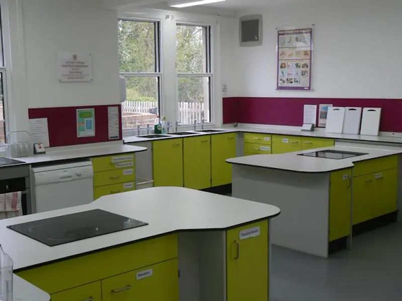 Laboratory at Period Maidenhead School, J218 (photo 4)