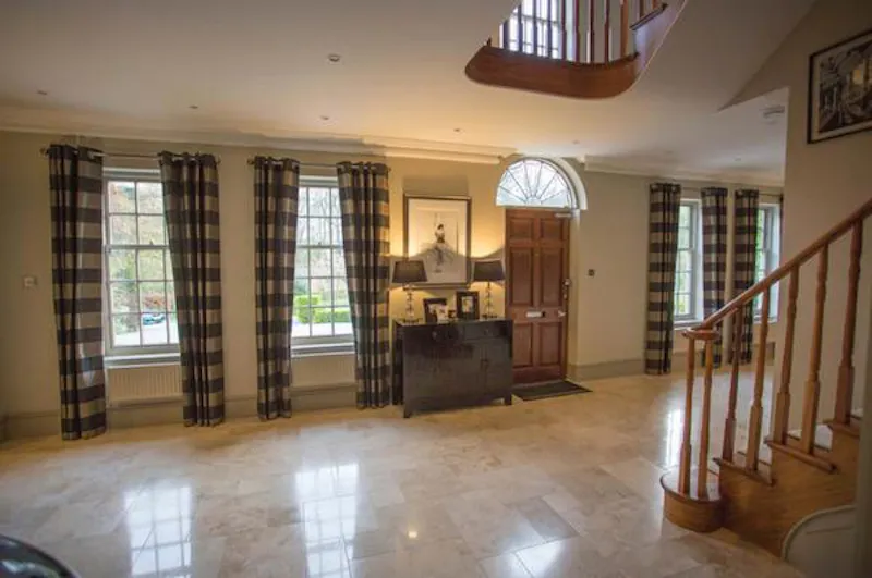 Entrance hall at Ivy covered home in Windlesham, A1478 (photo 2)