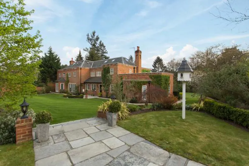 Ivy covered home in Windlesham, A1478 (photo 47)