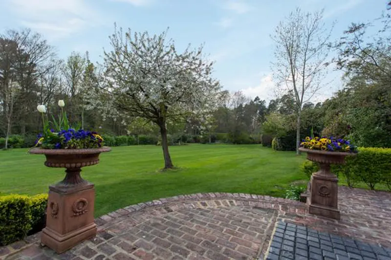 Ivy covered home in Windlesham, A1478 (photo 50)