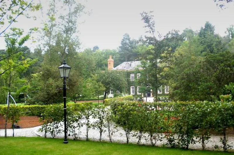 Ivy covered home in Windlesham, A1478 (photo 51)
