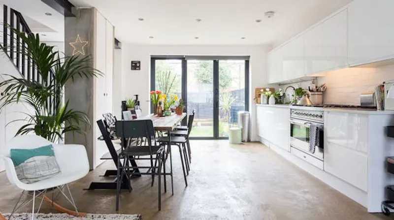 Kitchen at Film location D2395 in London (photo 6)
