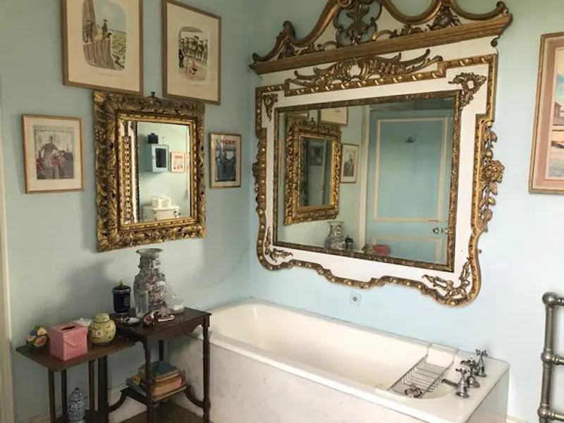 Bathroom at Glorious Elstree Georgian Mansion, A1479 (photo 19)