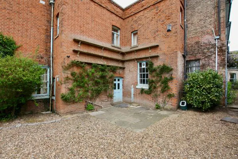 Courtyard at Glorious Elstree Georgian Mansion, A1479 (photo 32)