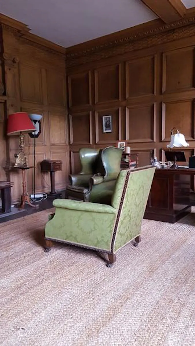 Panelling at Magnificent Midlands manor, M320 (photo 9)