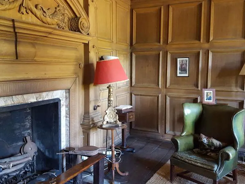 Panelling at Magnificent Midlands manor, M320 (photo 10)