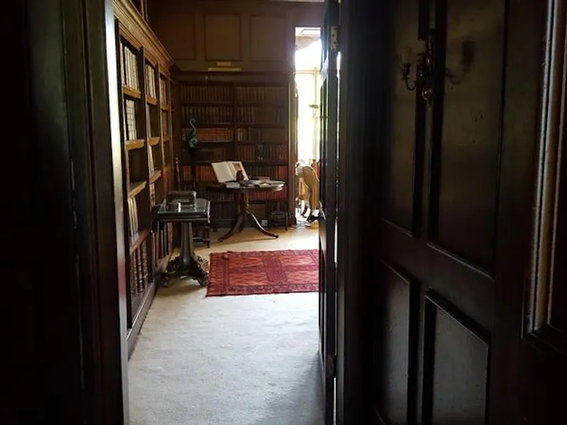 Library at Magnificent Midlands manor, M320 (photo 11)