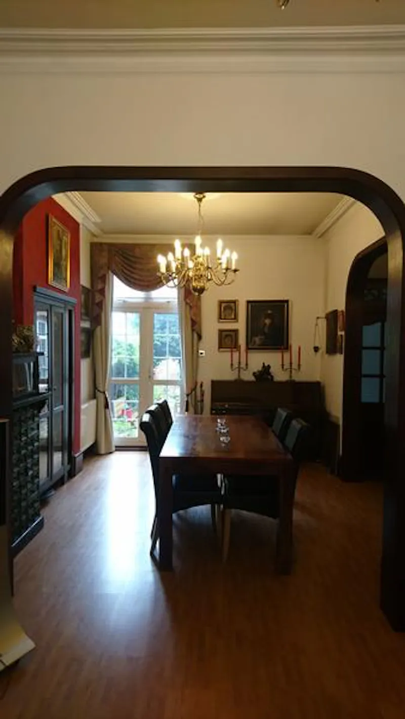 Dining room at Film location B1847 in London (photo 12)