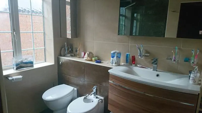 Bathroom at Film location B1847 in London (photo 29)