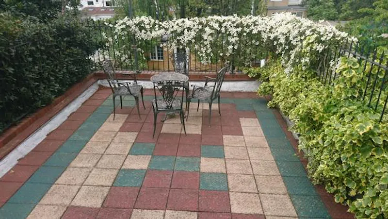 Roof terrace at Film location B1847 in London (photo 39)