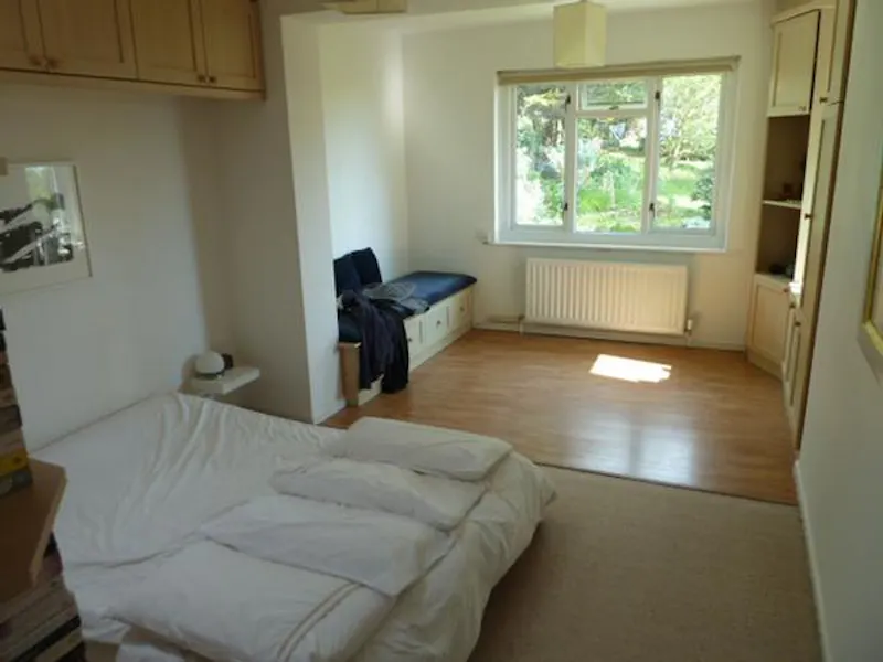 Bedroom at Film location C909 in Dorset (photo 6)