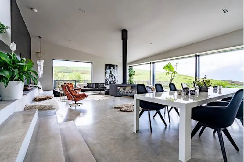 Dining room at Spectacular coastal black box, K441 (photo 24)