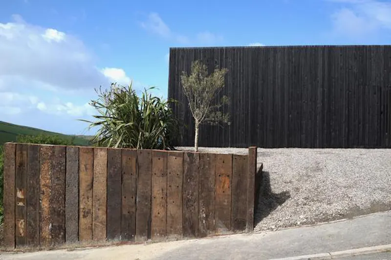Spectacular coastal black box, K441 (photo 44)