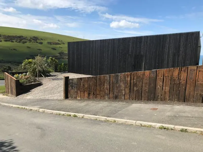 Spectacular coastal black box, K441 (photo 50)