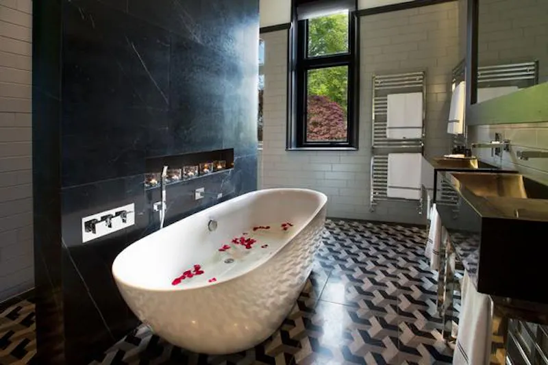 Bedroom at Luxury South Brent hotel, A1480 (photo 16)