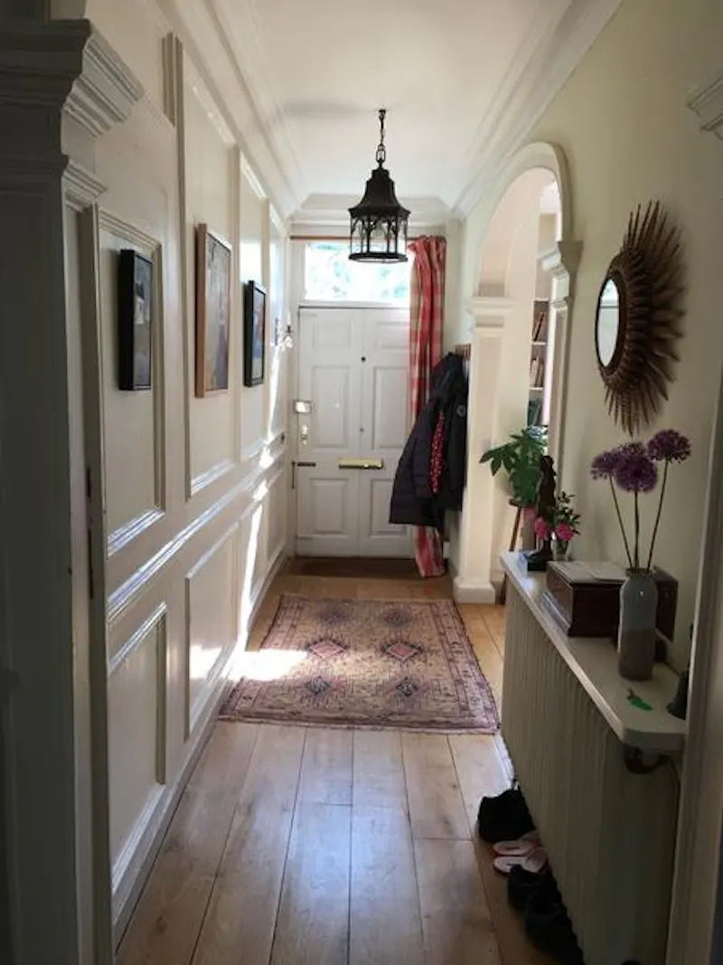 Entrance hall at Brentford house with indoor pool, A1481 (photo 2)