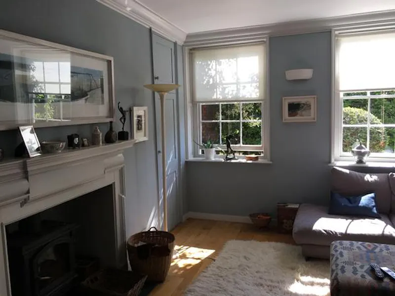 Drawing room at Brentford house with indoor pool, A1481 (photo 9)