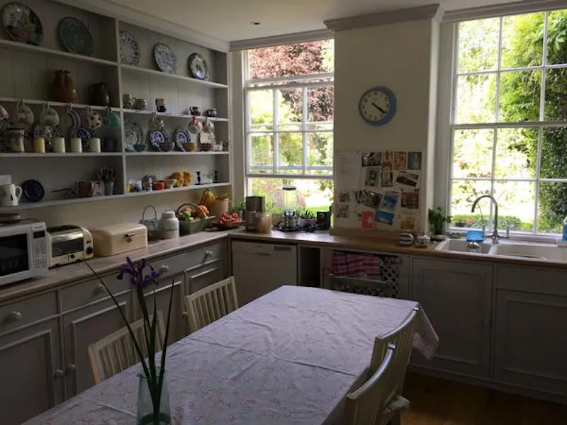 Kitchen at Brentford house with indoor pool, A1481 (photo 11)