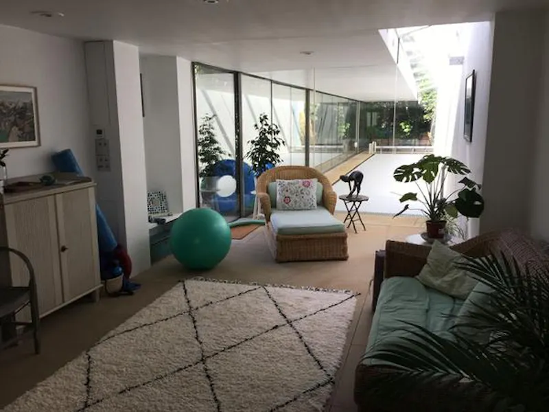 Glass at Brentford house with indoor pool, A1481 (photo 13)