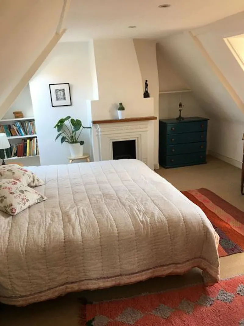Bedroom at Brentford house with indoor pool, A1481 (photo 37)
