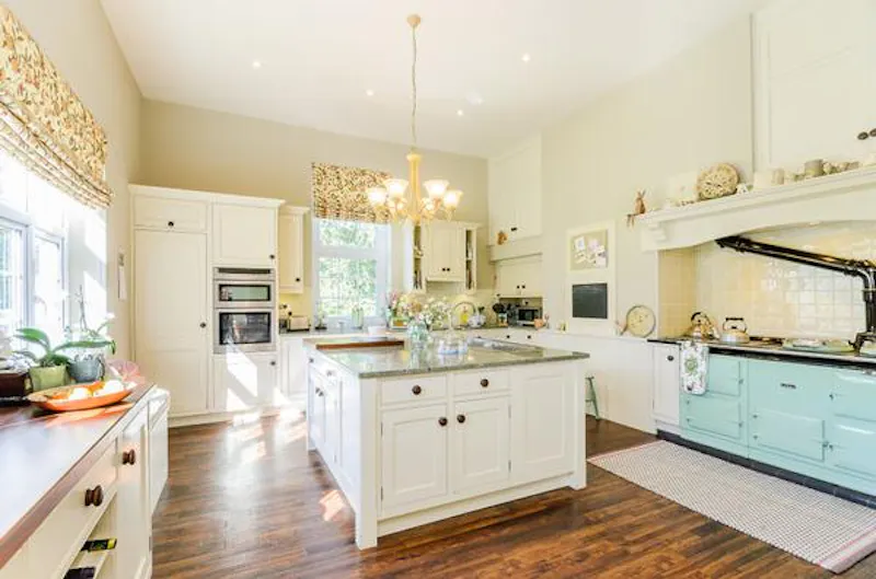 Kitchen at Lincoln Victorian country manor, M321 (photo 5)