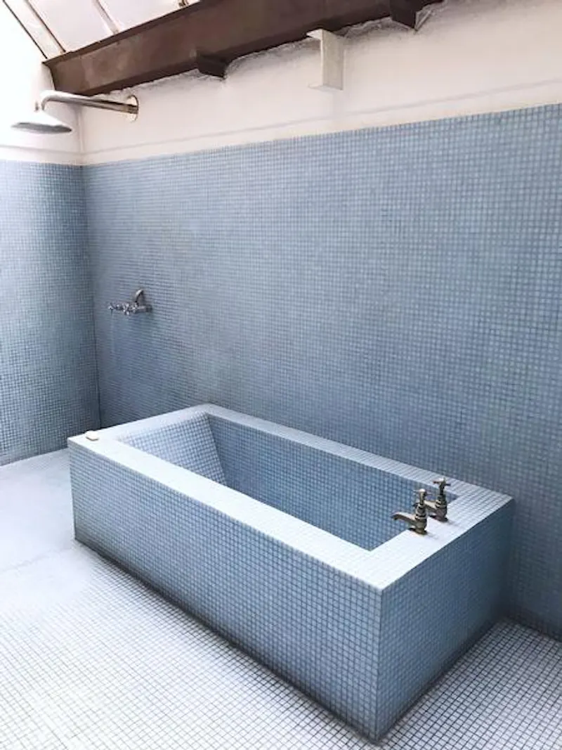 Bathroom at Super-cool Shoreditch loft, F1179 (photo 26)