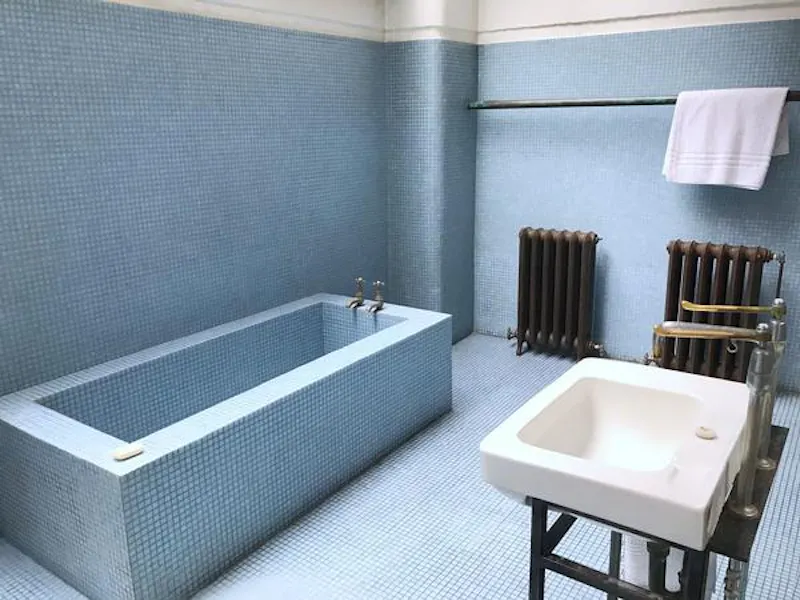Bathroom at Super-cool Shoreditch loft, F1179 (photo 31)