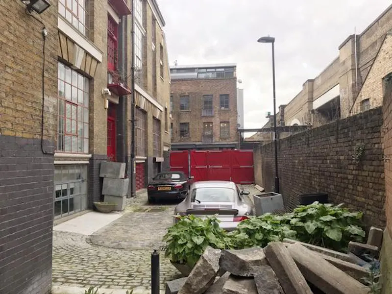 Courtyard at Super-cool Shoreditch loft, F1179 (photo 34)