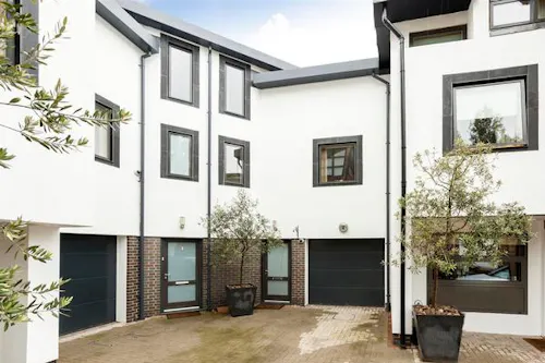 Mews apartment in Clapham, F1176