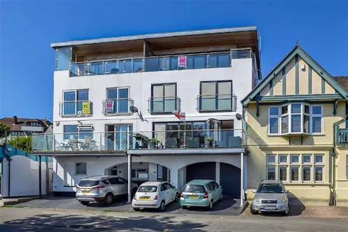 Sea view apartment in Chalkwell, F1177