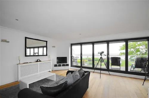 Sea view apartment in Chalkwell, F1177