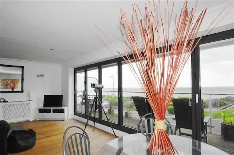 Sea view apartment in Chalkwell, F1177 (photo 3)