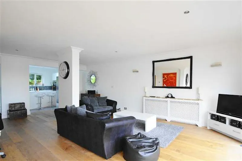 Living Room at Sea view apartment in Chalkwell, F1177 (photo 4)