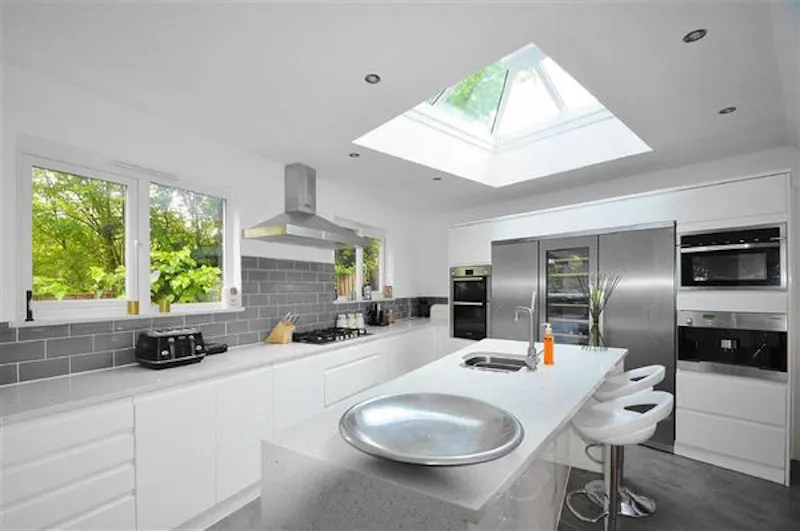 Kitchen at Sea view apartment in Chalkwell, F1177 (photo 7)