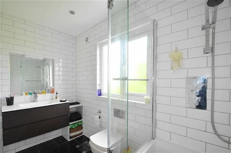 Bathroom at Sea view apartment in Chalkwell, F1177 (photo 12)