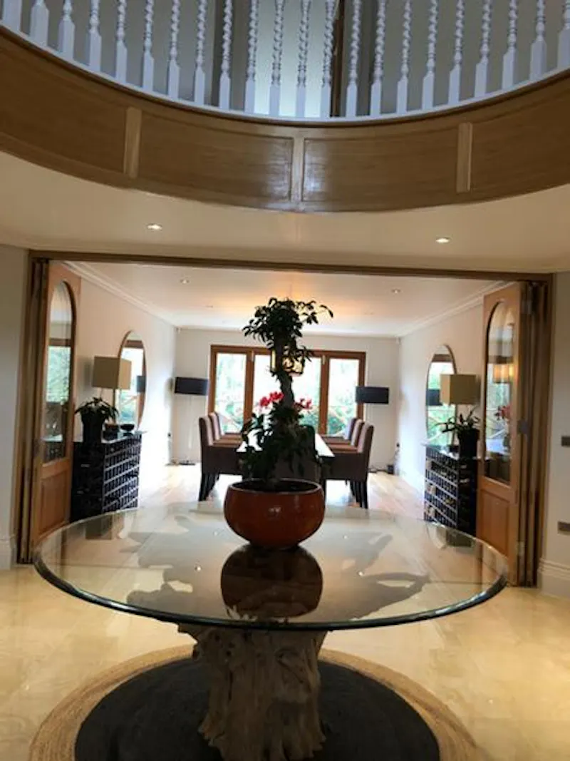 Large Riverside Henley Home, D2400 (photo 3)