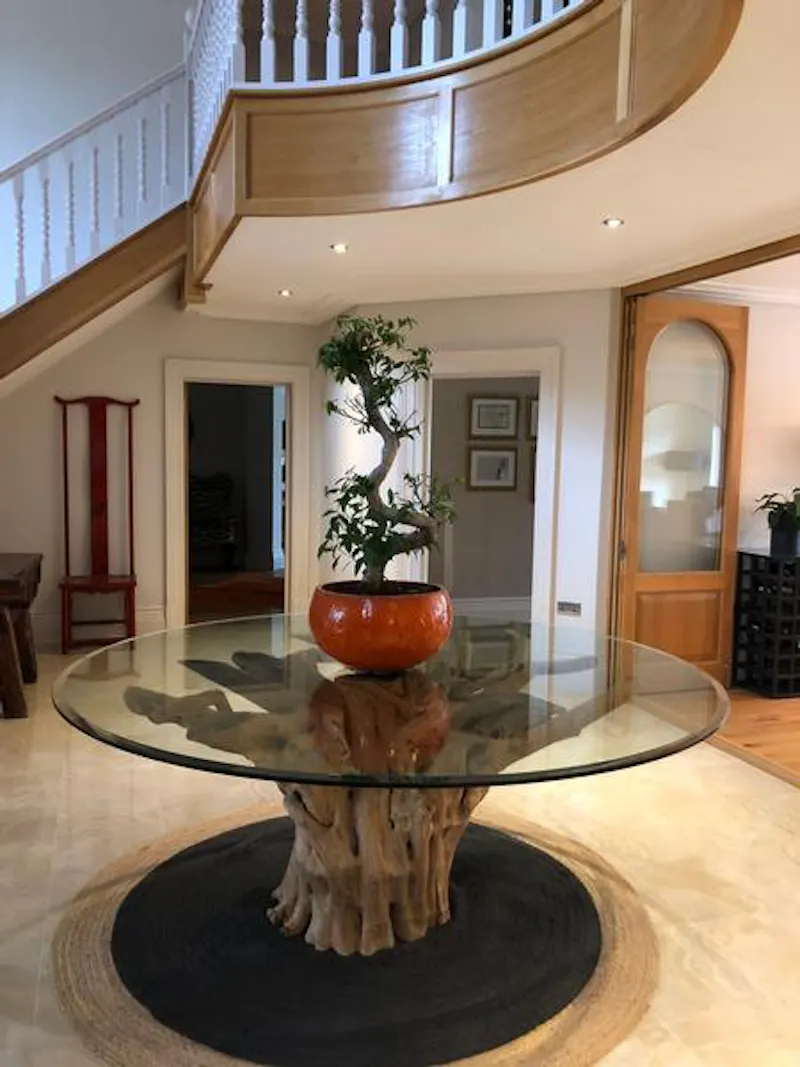 Entrance hall at Large Riverside Henley Home, D2400 (photo 4)