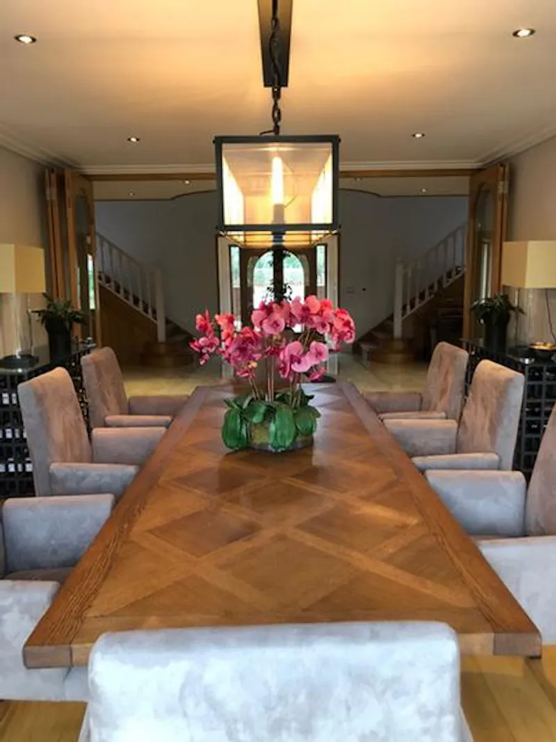 Large Riverside Henley Home, D2400 (photo 6)