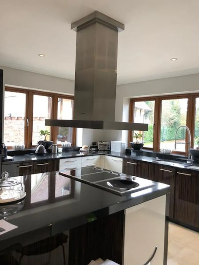 Kitchen at Large Riverside Henley Home, D2400 (photo 7)
