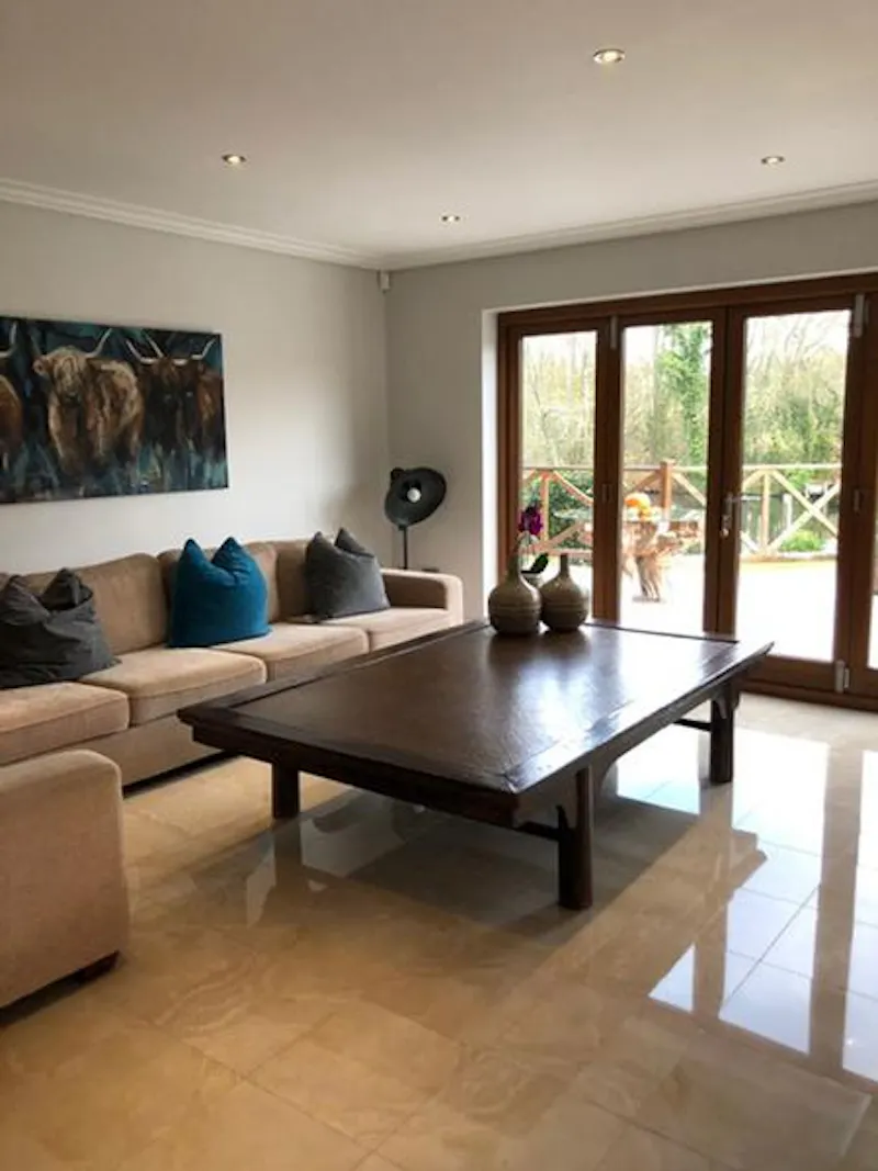 Large Riverside Henley Home, D2400 (photo 10)