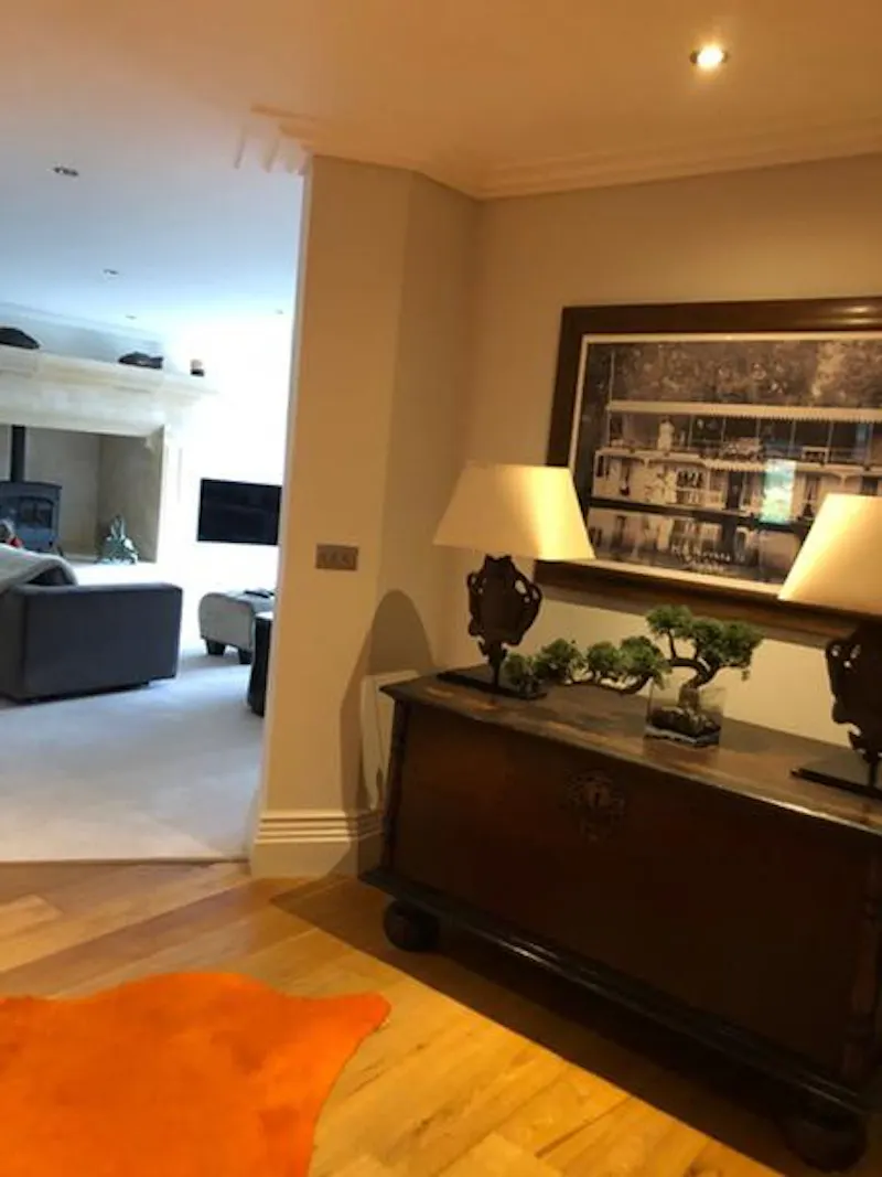 Large Riverside Henley Home, D2400 (photo 11)