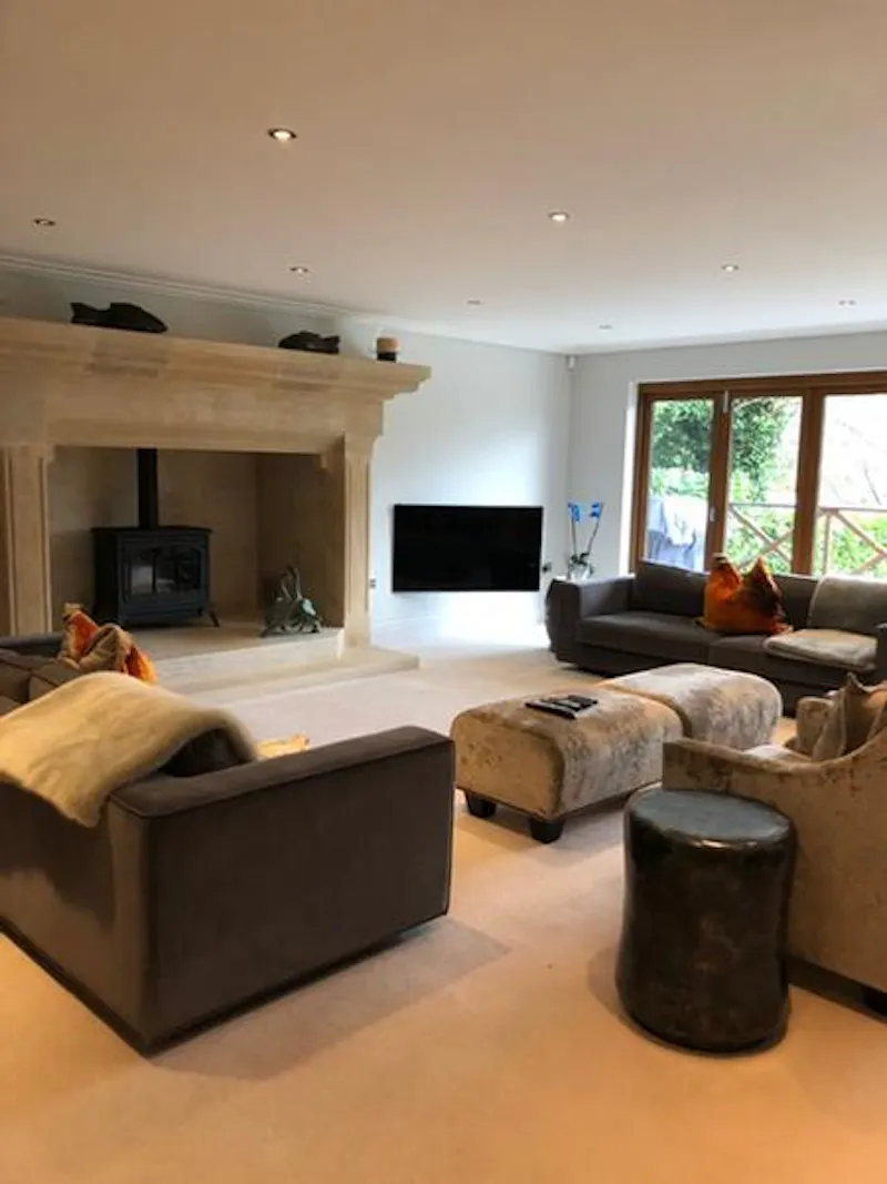 Large Riverside Henley Home, D2400 (photo 12)