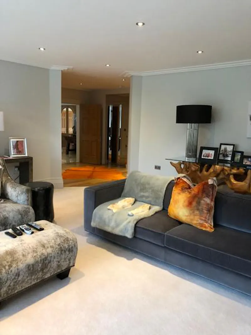 Large Riverside Henley Home, D2400 (photo 13)