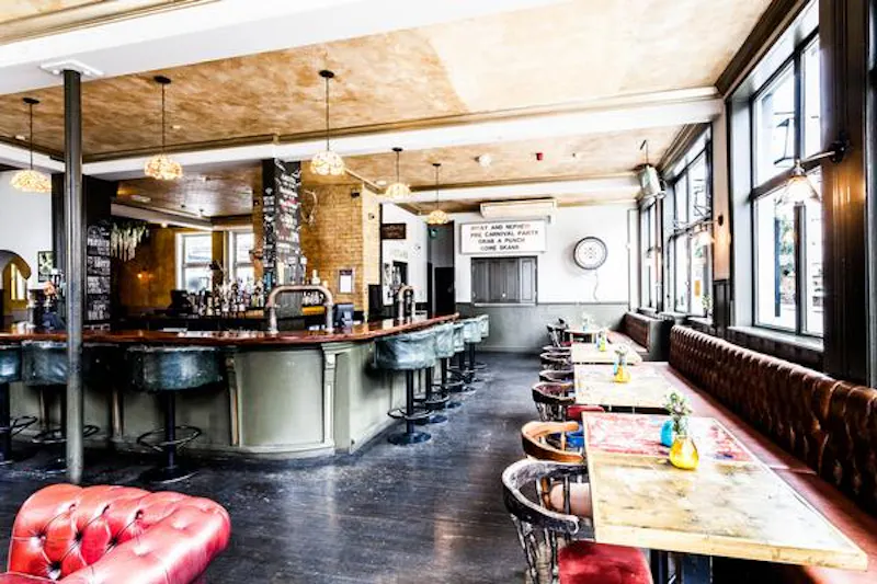 Vibrant Peckham pub, R823 (photo 2)
