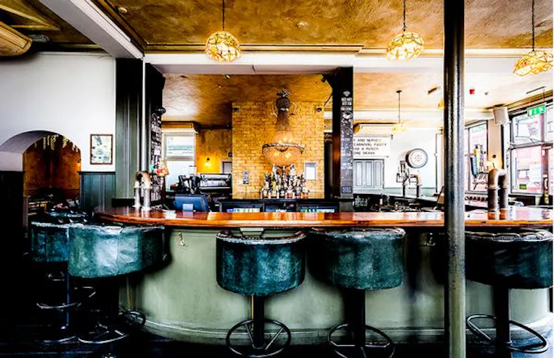 Vibrant Peckham pub, R823 (photo 5)