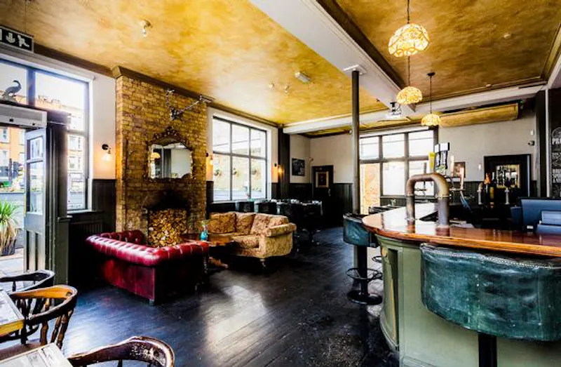 Vibrant Peckham pub, R823 (photo 6)