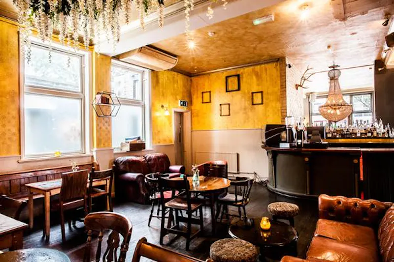 Vibrant Peckham pub, R823 (photo 8)