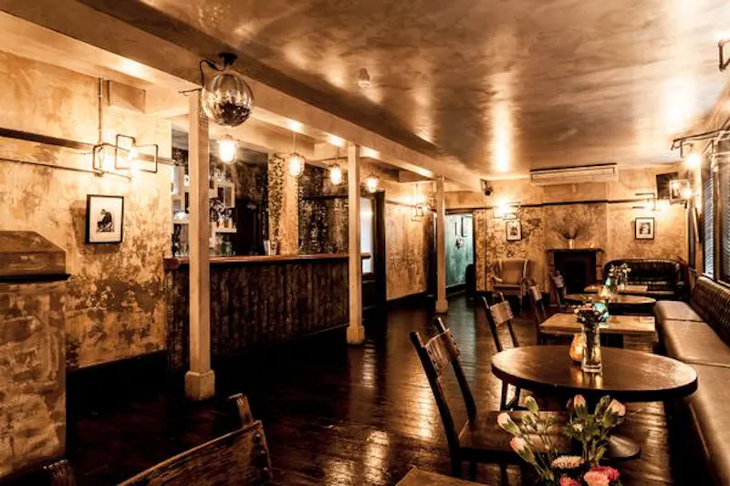 Vibrant Peckham pub, R823 (photo 19)