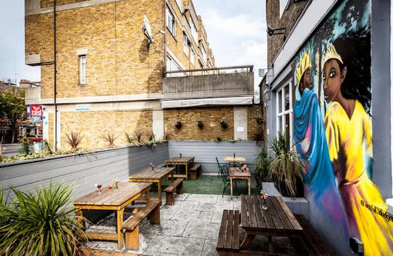 Vibrant Peckham pub, R823 (photo 20)