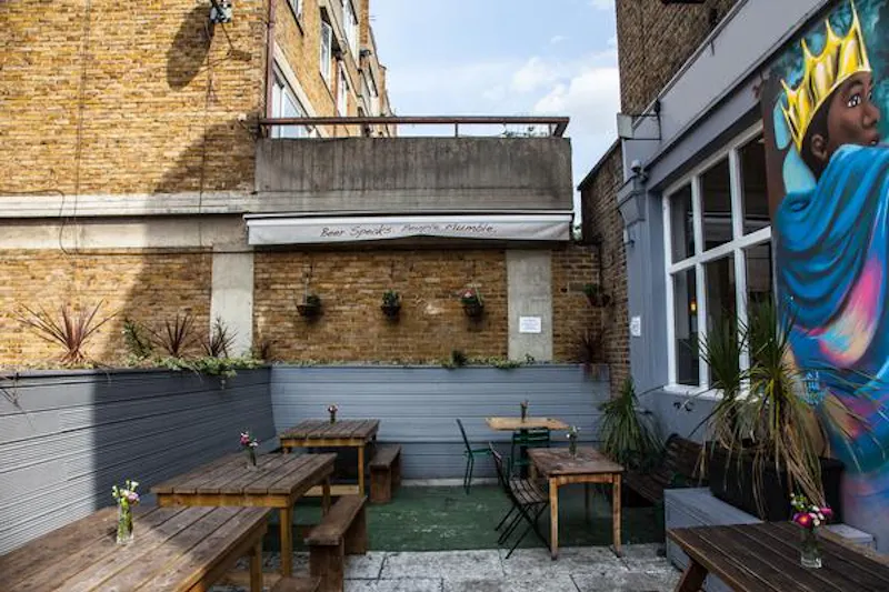 Vibrant Peckham pub, R823 (photo 21)